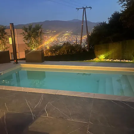 Con Piscina Climatizada Y Vistas A