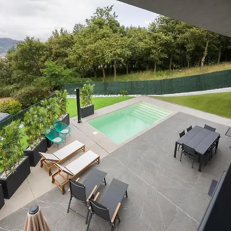House With Pool And Panoramic View Of Vakantiehuis Bilbao