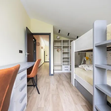 House With Pool And Panoramic View Of Vakantiehuis Bilbao