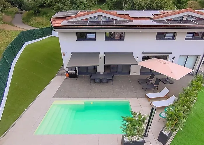 House With Pool And Panoramic View Of Casa vacanze Bilbao