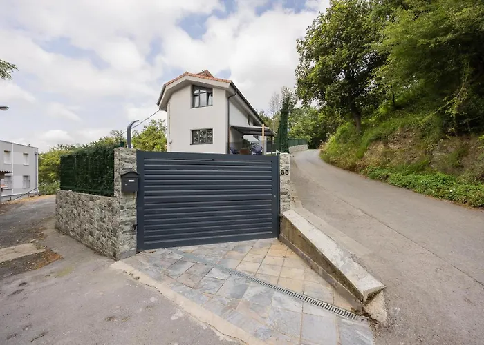House With Pool And Panoramic View Of Casa vacanze Bilbao
