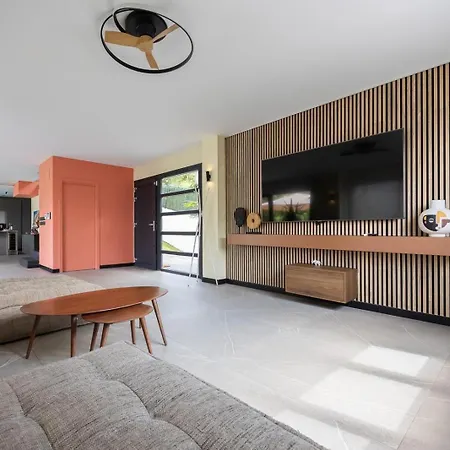 House With Pool And Panoramic View Of